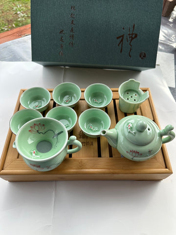 Beautiful tea set w Medium tray F10