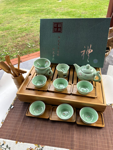 Beautiful tea set w large tea tray F18